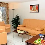 克莱蒙费朗哲泽法斯特酒店 酒店 2*