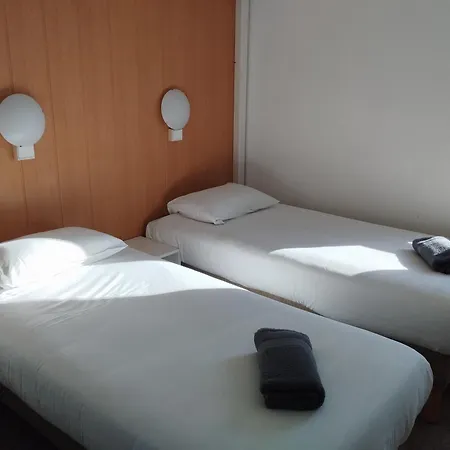 Fasthotel Clermont-ferrand فندق 2*