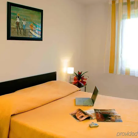 Отель Fasthotel Clermont-ferrand 2*